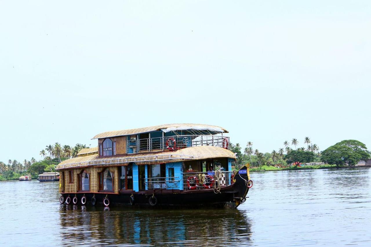 Marari Houseboat Hotel Mararikulam Exterior photo