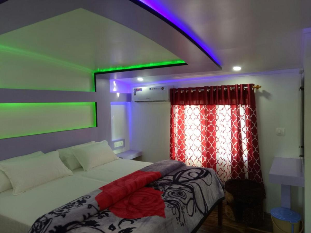Marari Houseboat Hotel Mararikulam Exterior photo