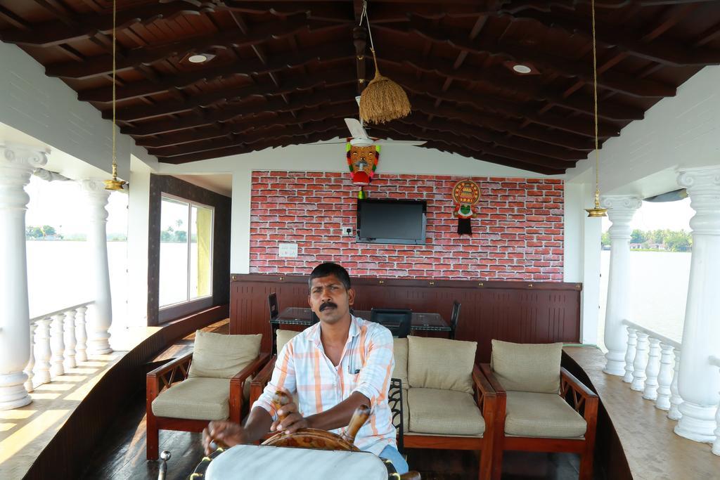 Marari Houseboat Hotel Mararikulam Exterior photo
