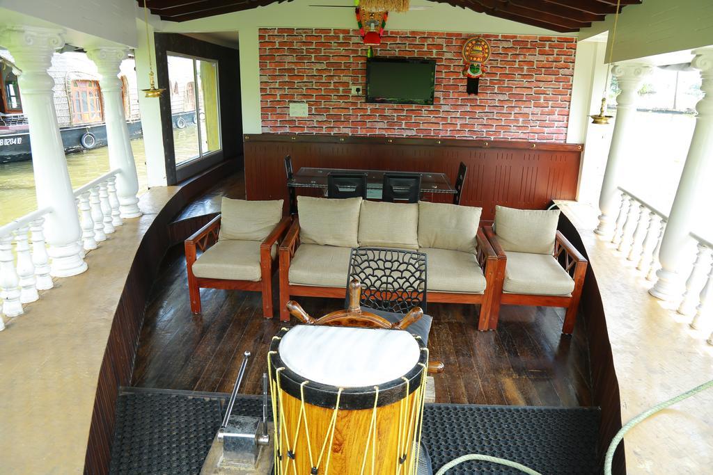 Marari Houseboat Hotel Mararikulam Room photo