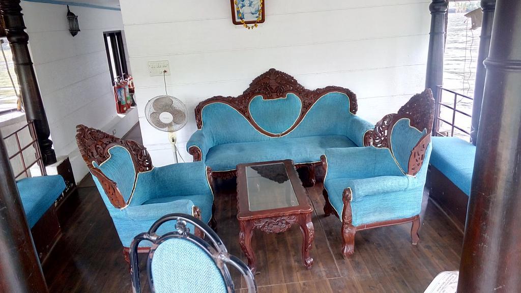 Marari Houseboat Hotel Mararikulam Exterior photo