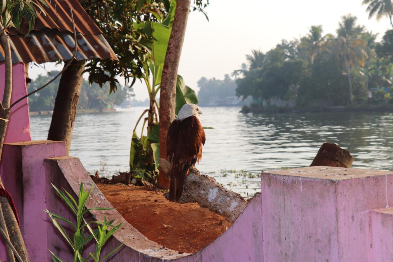 Marari Houseboat Hotel Mararikulam Exterior photo