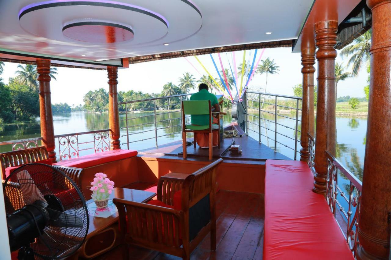 Marari Houseboat Hotel Mararikulam Exterior photo